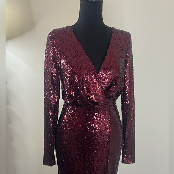 Deep Red Sequin Gown, Long-sleeved, size 6 - Picture 3 of 5